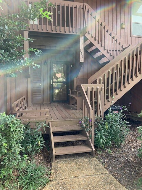 Front with bench - 140 Lakeside Villa (Diamondhead, MS)