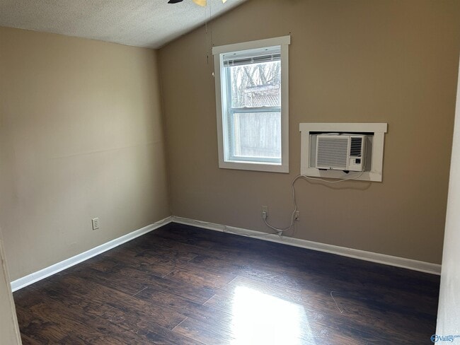 Photo - 1422 Humes Ave NE Unit B