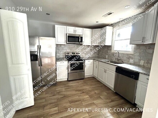 Photo - 910 29th Ave N