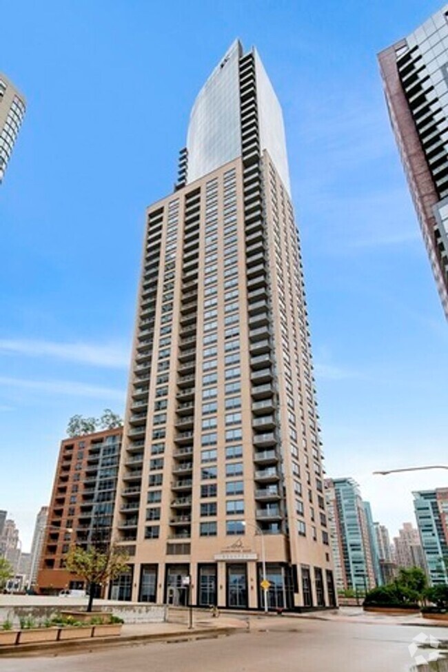 Building Photo - Stunning 3b3b Condo Unit in Highly Desired...