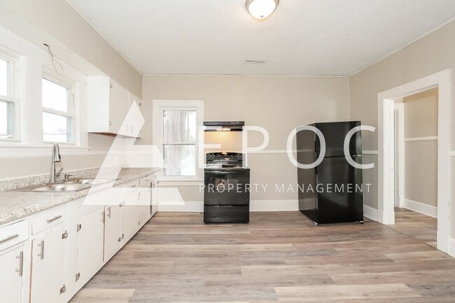 Photo - 1010 Gordon St