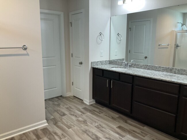 Photo - 511 Rhine Falls Ln