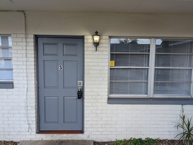 Building Photo - 124 S Montclair Ave Unit 124-S