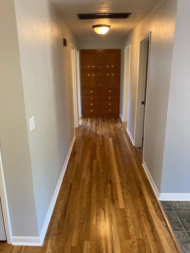 Quiet Three Bedroom Home in South Salem, L... Rental House Rental in