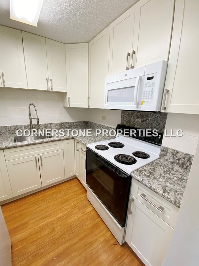 Photo - 796 Isenberg St