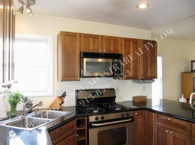 Photo - 4432 Wyoming St