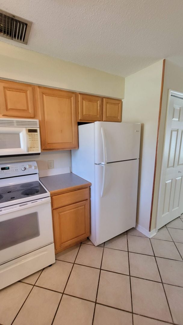 Photo - 3 bed, 2 bath townhouse minutes from downtown Leesburg.