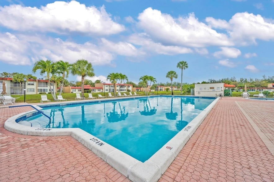 Photo - 185 Lake Evelyn Dr