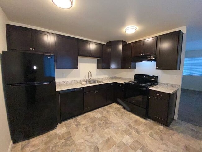 Photo - Reno Duplex - 1 Cat Friendly, Garage, Dish...