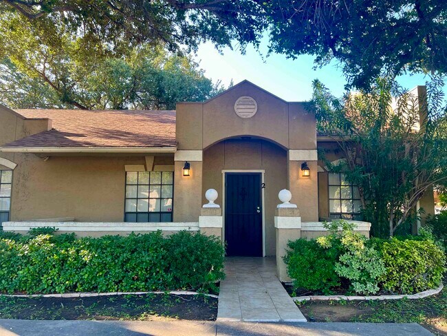 Photo - 601 St James Dr Unit 2