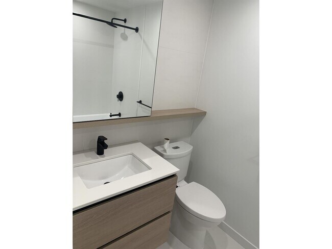 13428-13105 105 Ave Unit 512