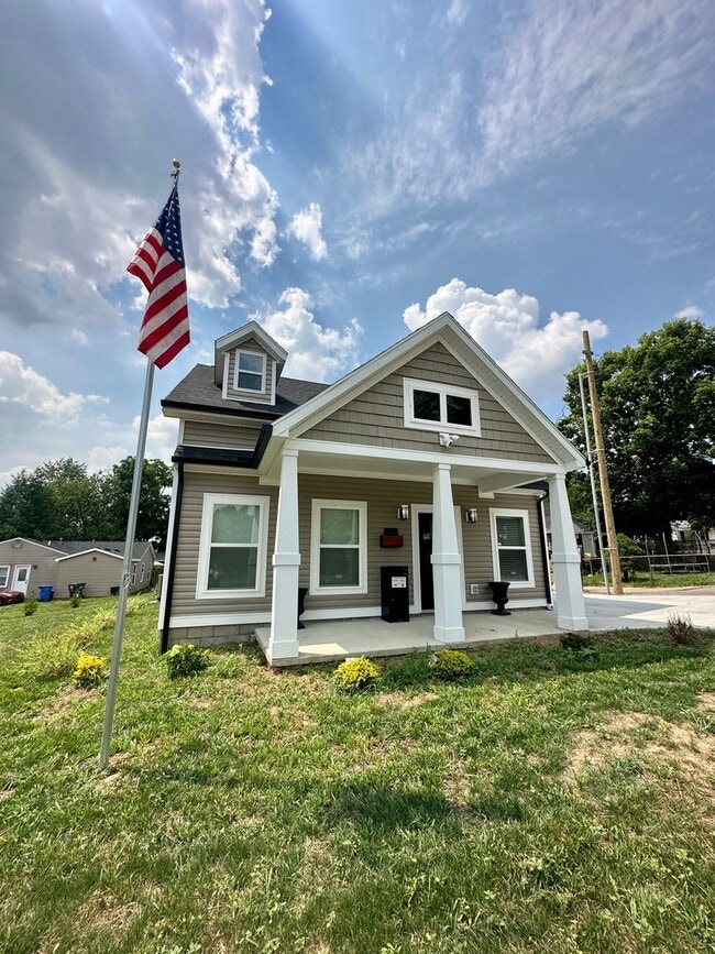 Photo - Brand New! Pre-leasing 26-27 Students