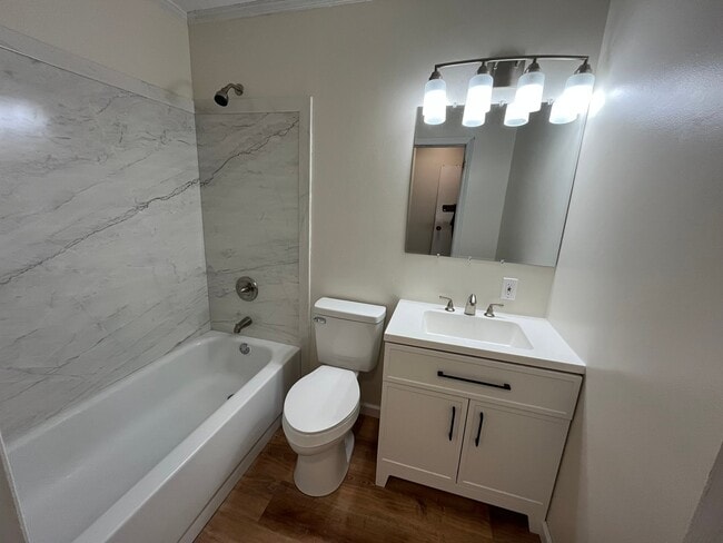 Photo - 2417 Landis Dr