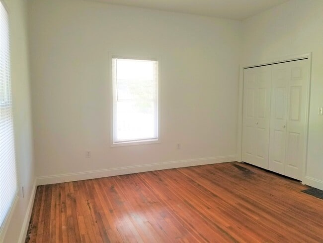 Photo - 12 N YMCA ST