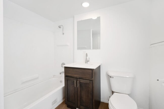 Photo - 2104 College St Unit Apt 2