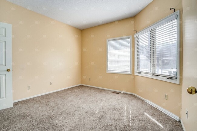 Photo - 4800 Horton St
