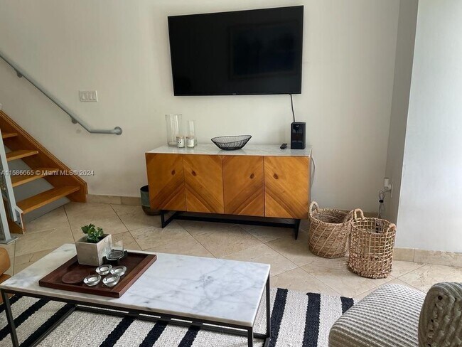 709 2nd St Unit 5