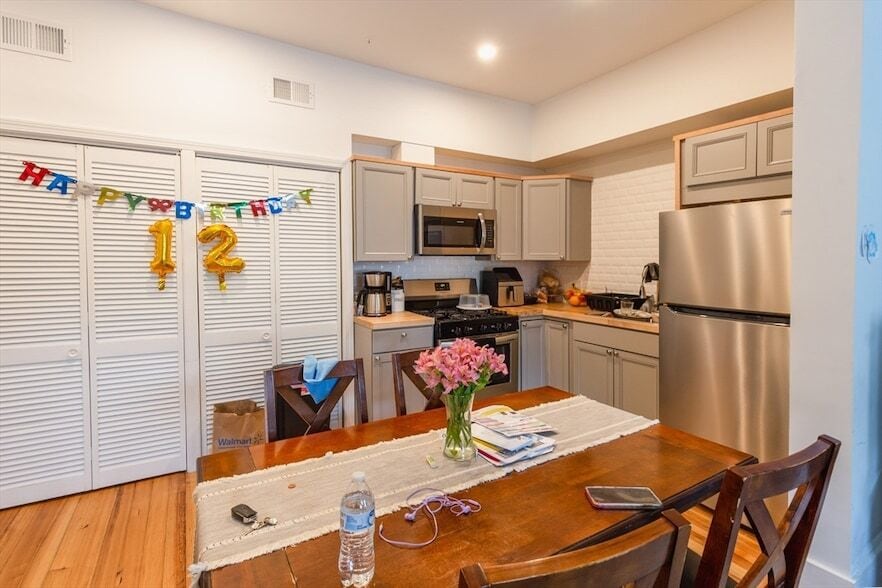 Photo - 176 Court St