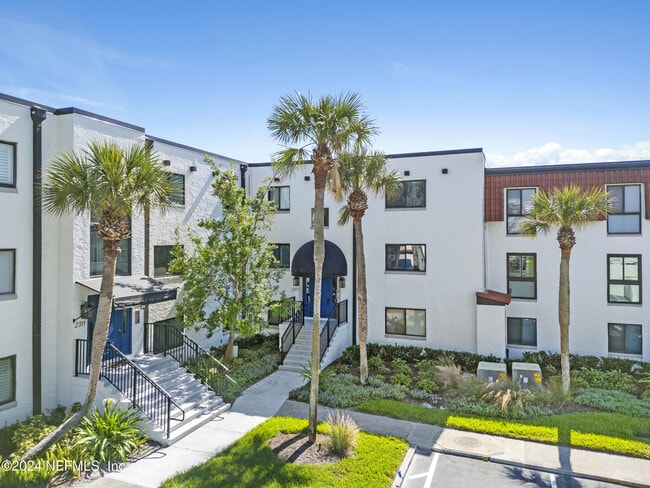 2313 Costa Verde Blvd Unit 202
