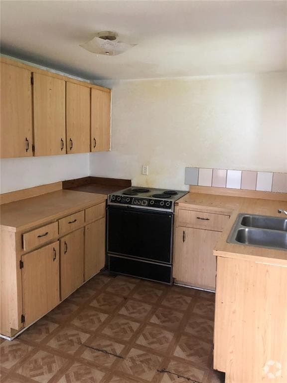 Building Photo - 414 S Miami St Rental
