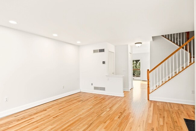 Photo - 808 Yorkview Dr