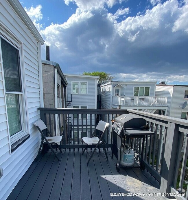 Building Photo - 194 Maverick St Unit 3 Rental