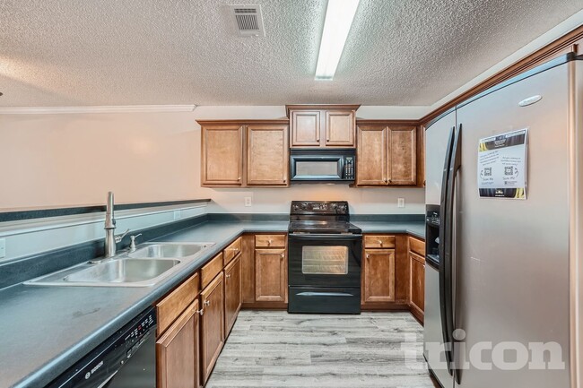 Photo - 3790 Village Main St