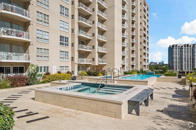 Building Photo - 3225 Turtle Creek Blvd Unit 842 Rental