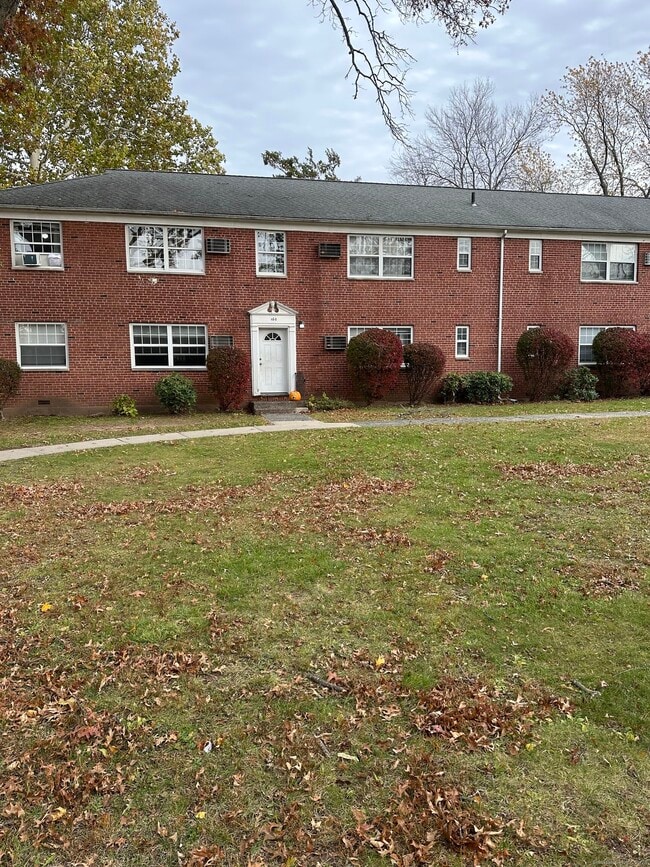 Building Photo - 14 Hillcrest Ave Unit 14 B