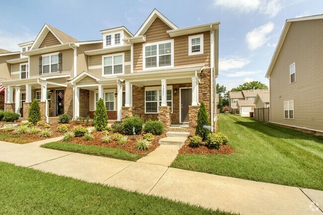 Building Photo - GREAT Hermitage, end-unit townhome, minute...