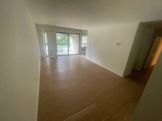 Photo - Conveniently Located Gaithersburg 3 Bed/2 Bath Condo, Just Minutes away from I-270 and Shopping!