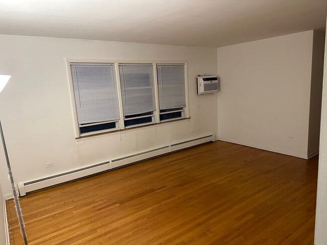 Photo - 8903 Lamon Ave