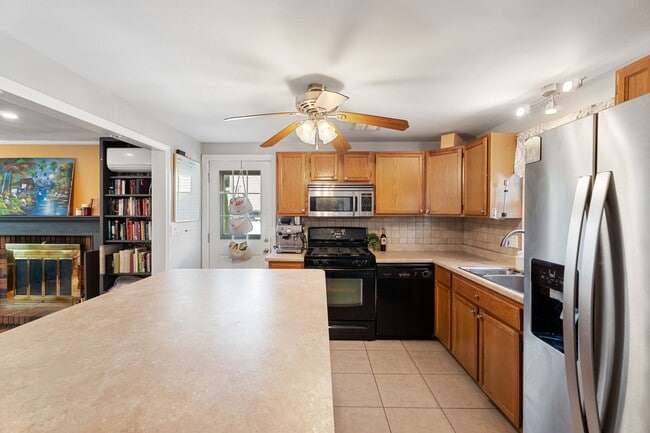 Photo - 203 Linwood St