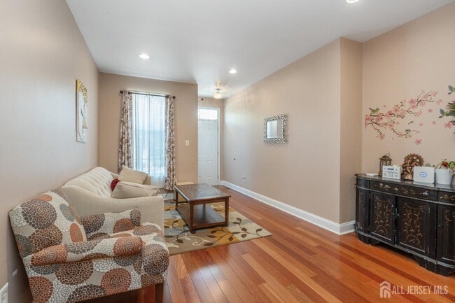 Photo - 802 Yarrow Cir