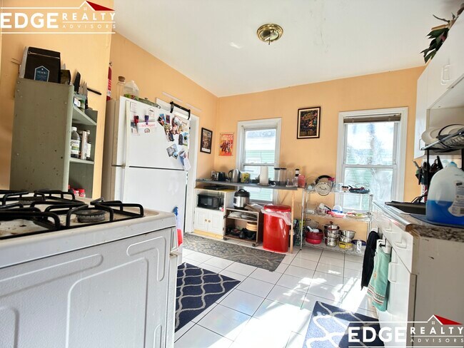 Photo - 72 Antwerp St