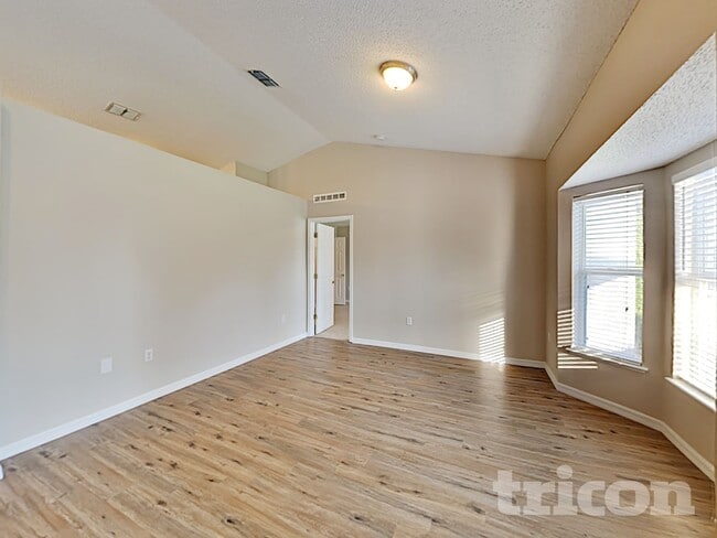 Photo - 13389 Dunbar St