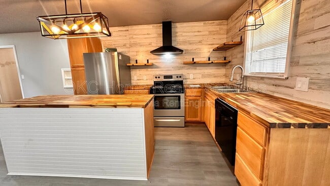 Photo - 1617 N Christine Dr
