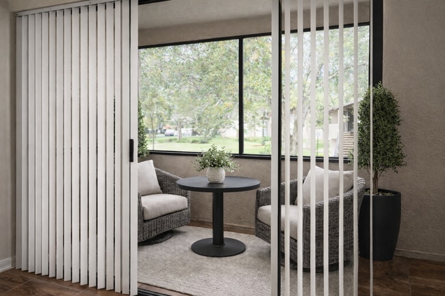 Photo - Beautiful Remodeled 1/1 Condo x Rent @ Winter Park in front of Full Sail. Unidad 146