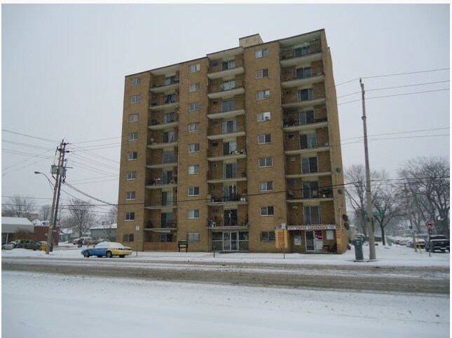Primary Photo - University Ave Apartments Windsor