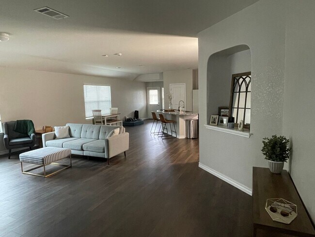 Photo - 129 Garden Emerald