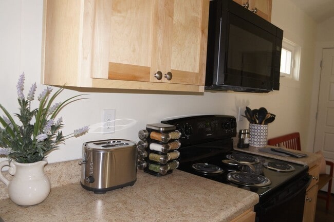 Photo - 305 E Wylie St