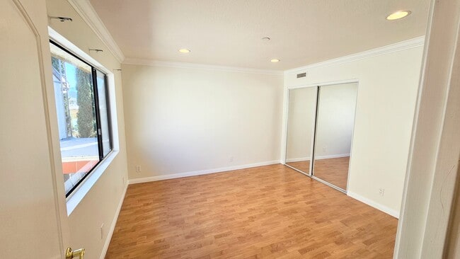 Photo - 1043 Thompson Ave