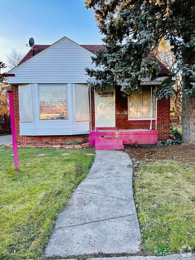 Building Photo - 18071 Albion Ave Rental