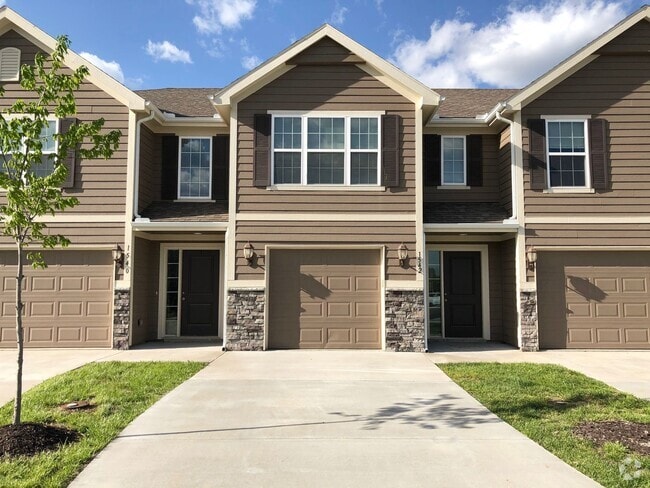 Building Photo - 3 Bed Townhome Grain Valley