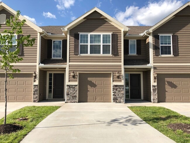 3 Bed Townhome Grain Valley - 3 Bed Townhome Grain Valley
