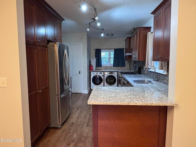 Photo - 1422 Regent St