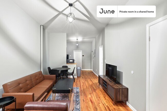 Room in Shared 4 bed/2 bath home in Williamsburg