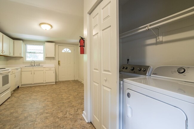 Photo - 5 Bedroom, 3 Full Bath Home in Durham