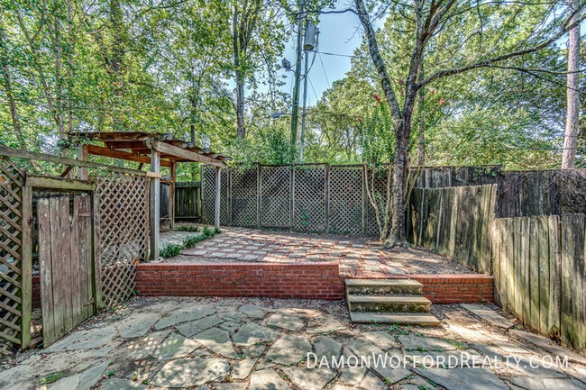 Photo - 1435 Roxbury Ct
