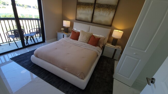 Photo - 923 E 28th St Unit B23